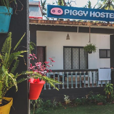 Piggy Hostel Vagator Exterior foto
